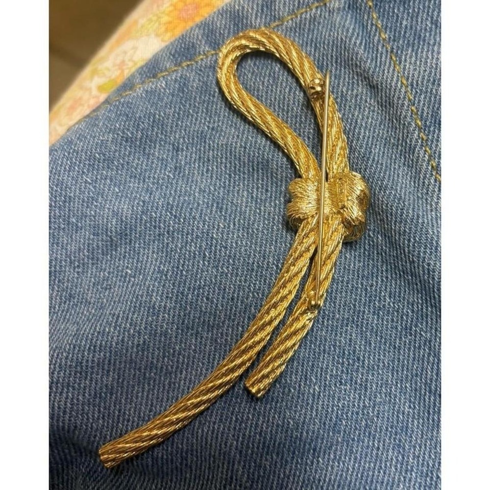 Vintage Christian Dior knotted rope gold tone brooch - Picture 3 of 5